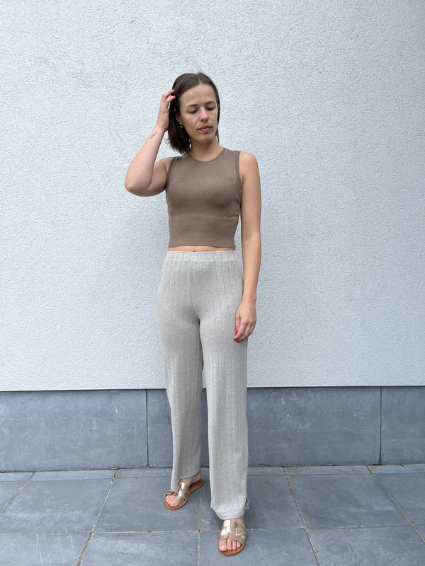 JDY Cirkeline crop top knt black zwart mouwloze top 