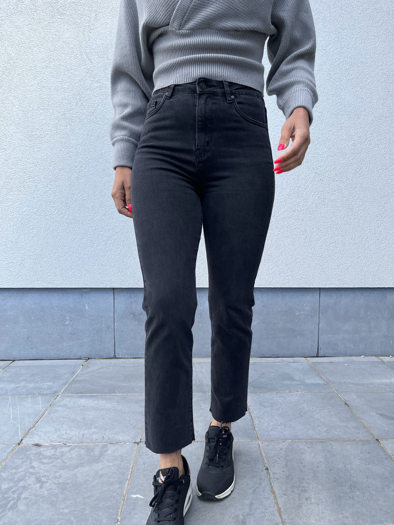 R. Display jeans zwart donkergrijs enkellengte hoge taille rechte broek