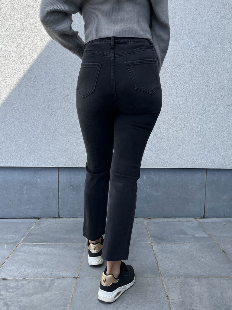 R. Display jeans zwart donkergrijs enkellengte hoge taille rechte broek
