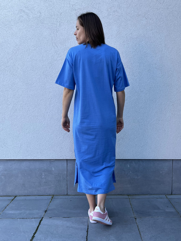 KAedna 1/2 sleeve dress ultramarine kaffe lange jurk comfortabel t-shirt lichtblauw korte mouwen
