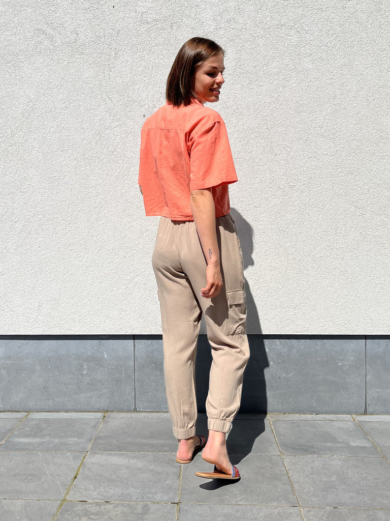 KAmilia cropped pants chinchilla kaffe enkellengte broek zakken cargo beige ecru