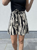 JDYpalermo hw wide shorts wvn tapioca black zebra losvallende short hoge taille zwart ecru beige print