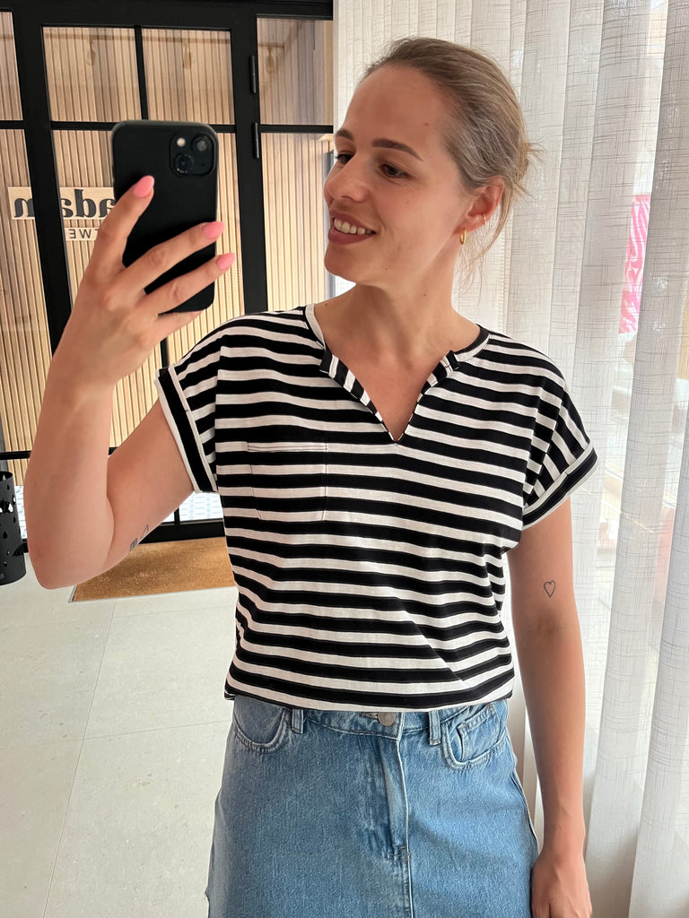 fqviva tee black with star off white striped freequent t-shirt korte mouwen ronde hals v-hals gestreept zwart wit