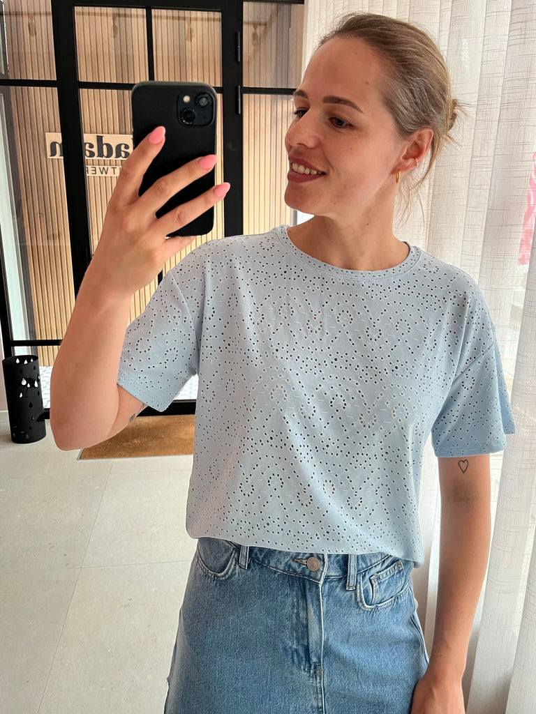 PCABBY SS BROD ANG TEE JRS NOOS BC cashmere blue pieces t-shirt korte mouwen lichtblauw broderie