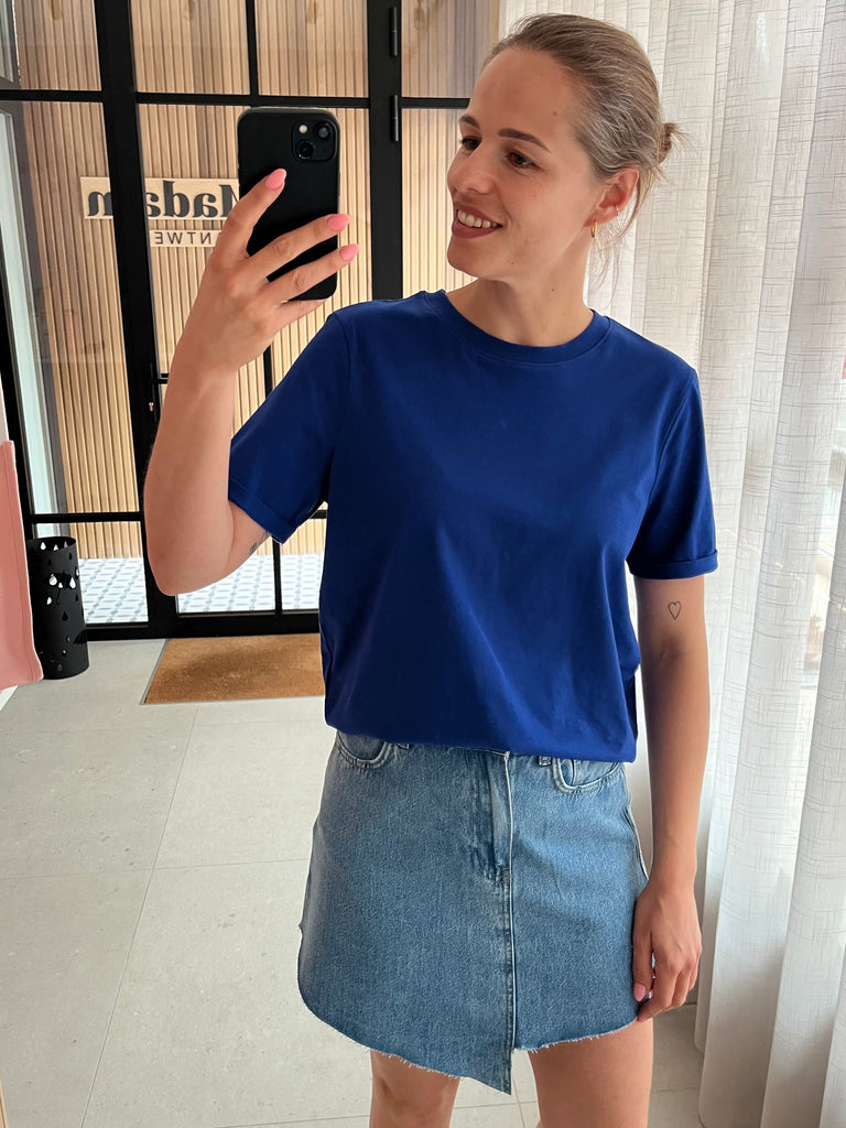 PCRIA SS FOLD UP SOLID TEE JRS NOOS BC mazarine blue pieces t-shirt korte mouwen felblauw ronde hals
