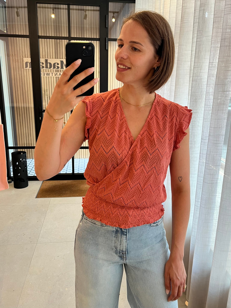 lofty manner top samara pink mouwloze overslag top koraal