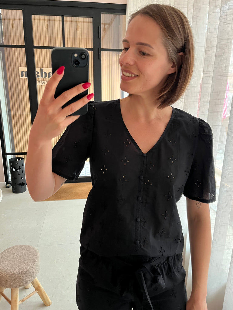 JDYmillie s/s embroidery shirt wvn black zwart top blouse v-hals korte mouwen