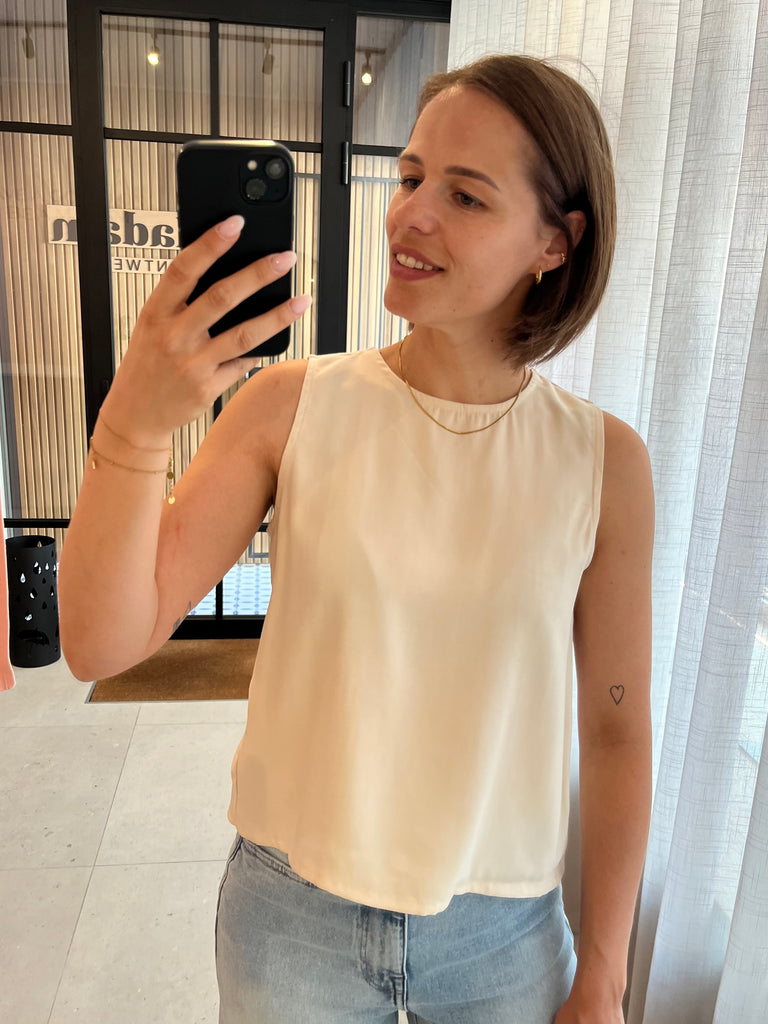 JDYsolde s/l o-neck top tlr sandshell mouwloze top beige