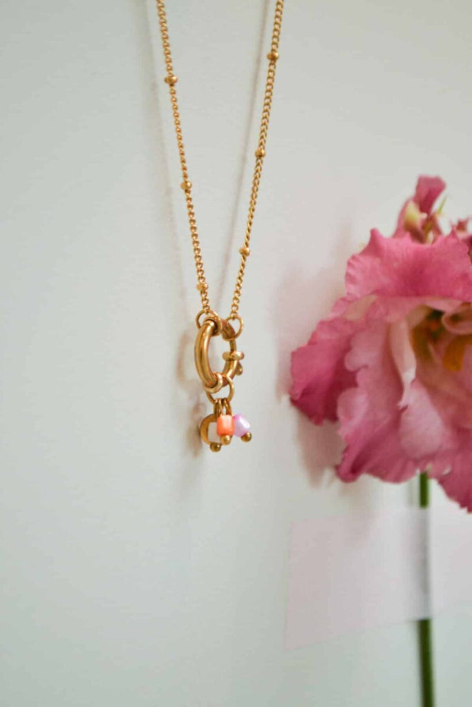 Label Kiki blossom long necklace gold necklace halsketting goud hangers paars wit oranje