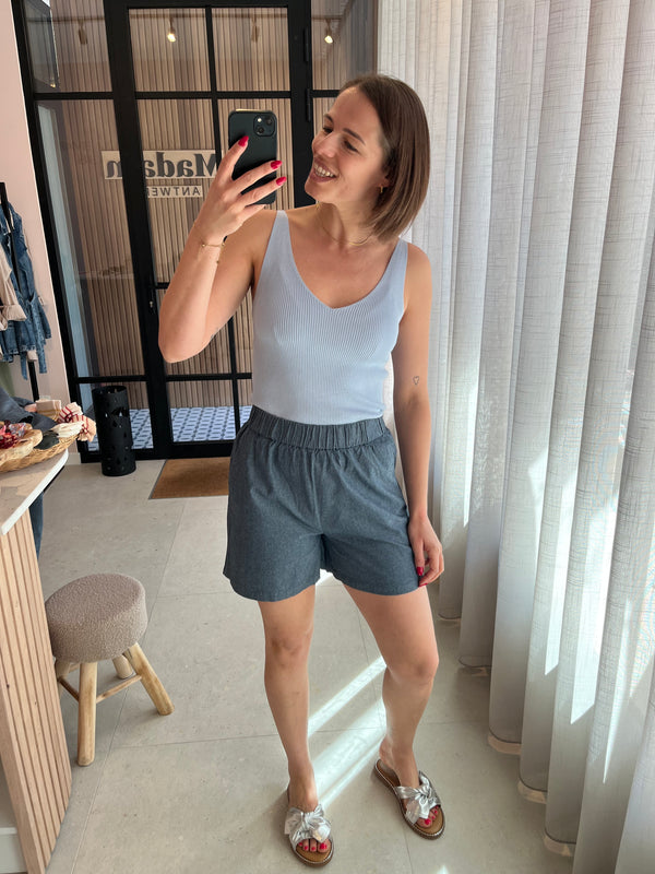 PCMIA HW DENIM SHORTS MM WVN MEDIUM BLUE DENIM pieces jeansshort short elastische tailleband zakken blauw