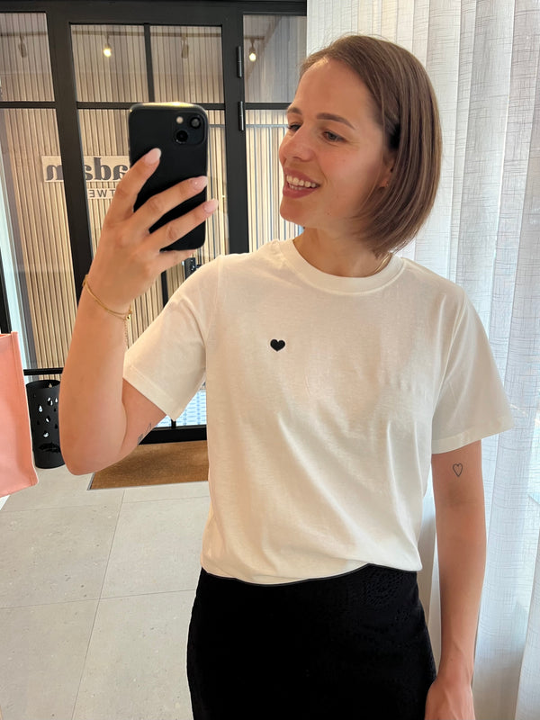 JDYpisa s/s print top jrs noos cloud dancer black heart heart t-shirt korte mouwen ronde hals wit hartje