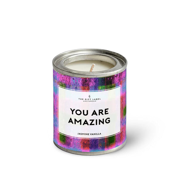 The gift label geurkaars in blik klein you are amazing jasmine vanilla fris katoen 